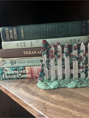 Decorative White Picket Fence Figurine Home Accent Bookend